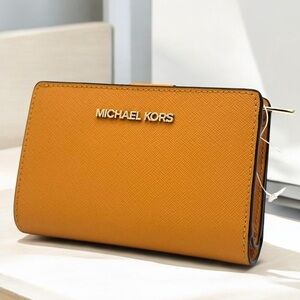 Michael Kors Medium Jet Set Travel Zip Chain Bifold Wallet Leather Cider